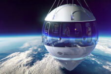 Представлена космическая капсула, в которой можно будет путешествовать в стратосферу.