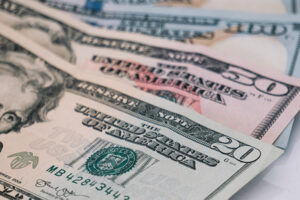 Скільки валюти купили українці в листопаді — НБУ