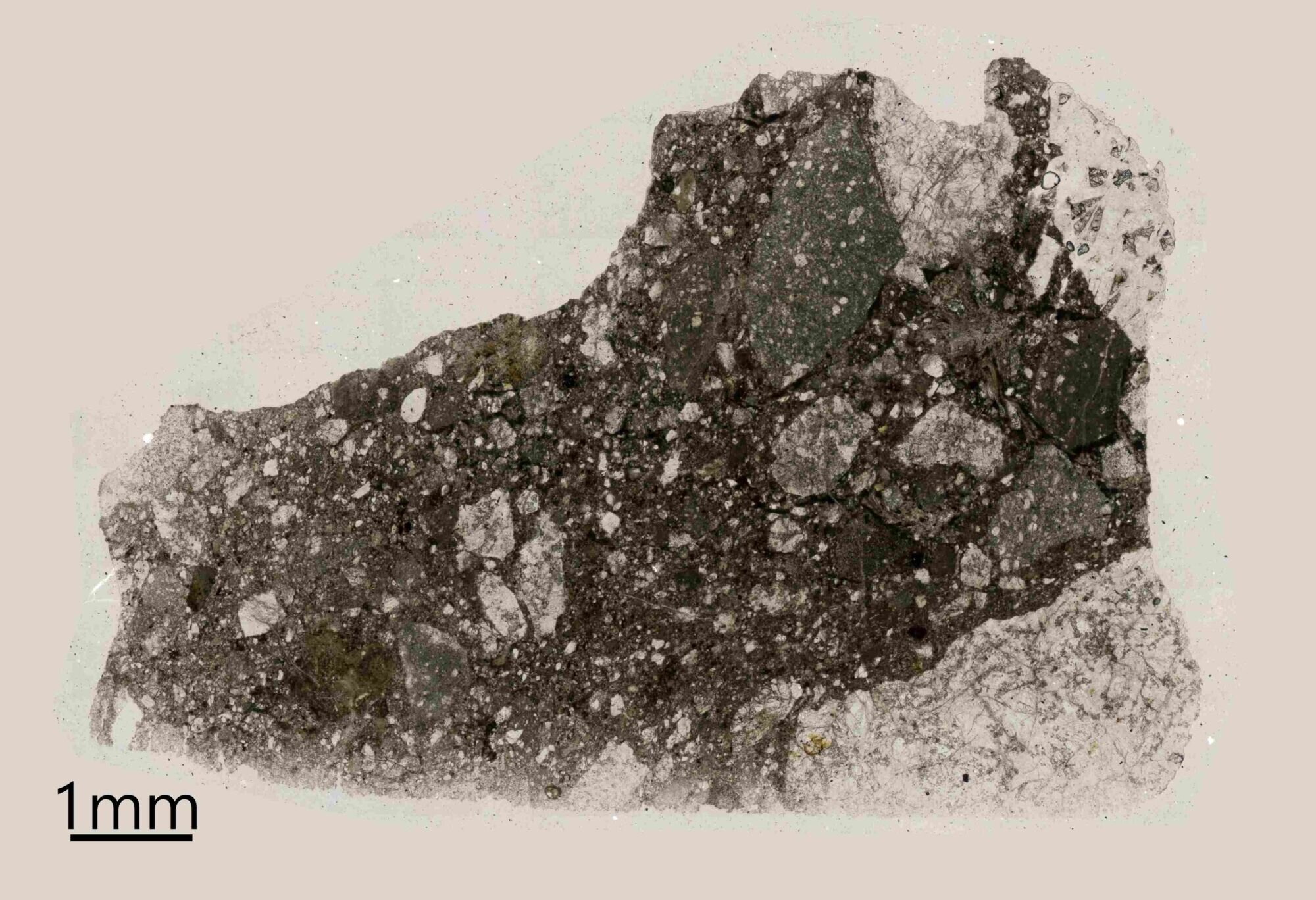Зразок місячного метеорита, в якому виявили водоносний мінерал апатит