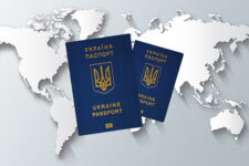 У яких країнах українці найчастіше оформляли паспорти у 2023 році