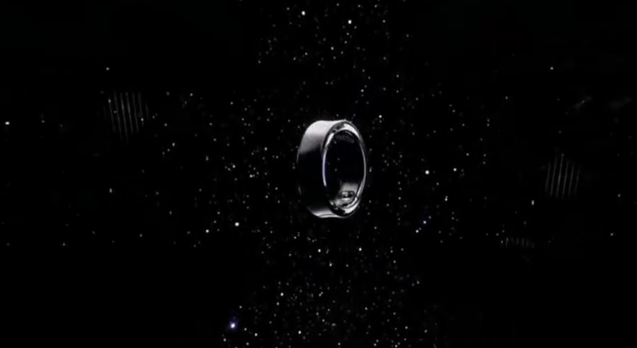Виртуальное изображение Galaxy Ring на презентации Samsung