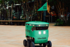 Uber Eats начнет доставлять еду с помощью роботов