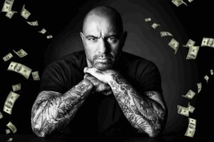 Сколько зарабатывает самый успешный подкастер мира