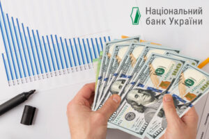 НБУ впервые рекордно поднял курс доллара