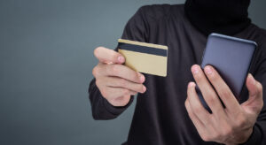 Убытки от мошенничества с украинскими картами выросли: на сколько