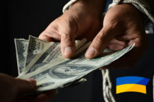 Названа сумма, которую должен отдать каждый украинец для погашения госдолга