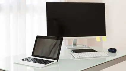 Чим ноутбук кращий за стаціонарний комп’ютер: 5 переваг