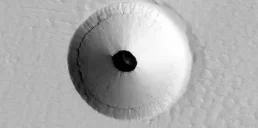 Ученые нашли неизвестное отверстие на поверхности Марса