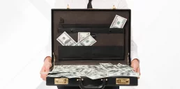 От банковских хранилищ до кошельков: Как два банкира использовали криптовалюту для отмывания миллионов