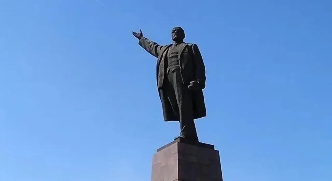 На Prozorro хочуть продати памʼятник Леніну