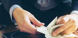 Скільки податків сплатив великий бізнес України за пів року — податкова