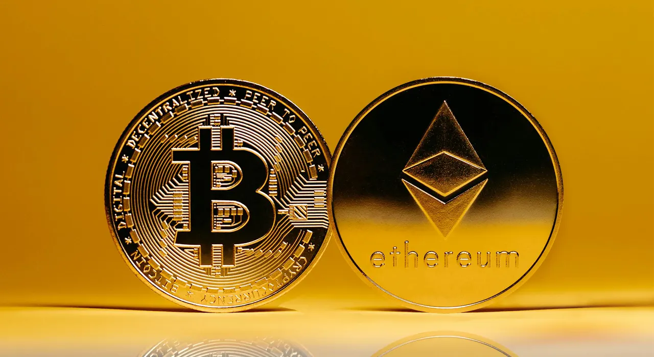 Биткоин и Ethereum стабилизировались после падения: ситуация на крипторынке