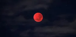 Українці зможуть побачити багряно-червоний супермісяць: коли