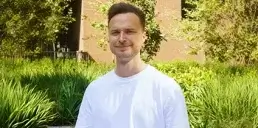 «Q-commerce набирає популярності серед наших користувачів. Glovo продовжує розширювати діяльність за межі ресторанів та продуктових магазинів»: ексклюзивне інтерв’ю із фінтех- директором Glovo Шимоном Зеславським
