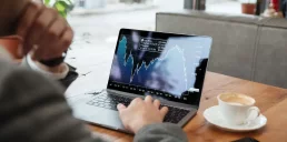 Криптотрейдер превратил $1795 в $873 000 за 48 часов: что купил