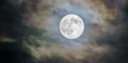 В небе взойдет самое большое суперлуние года: когда наблюдать в Украине