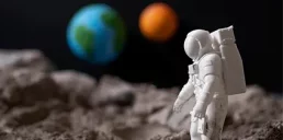 Ученые определили лучшее место для жизни людей на Луне