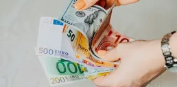 В Украине в октябре купили больше всего валюты за последние 12 лет