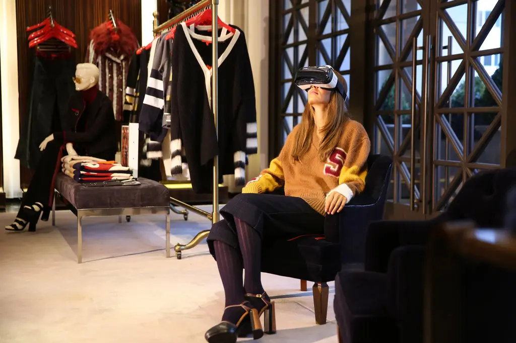 Tommy Hilfiger, VR