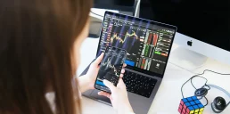 Трейдери продовжують грати на «гарячих альткоїнах»: які монети в тренді