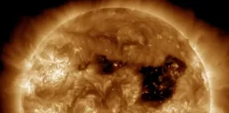 Гігантська корональна діра на Сонці викличе геомагнітну бурю на Землі