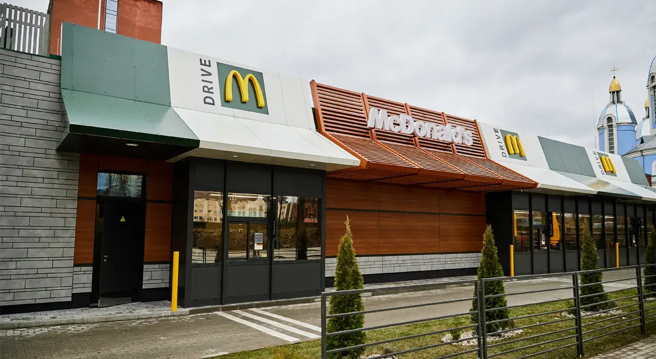 McDonald's открыл новый ресторан в сотрудничестве с Grand Petrol