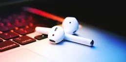 Apple планує додати функцію живого перекладу в AirPods