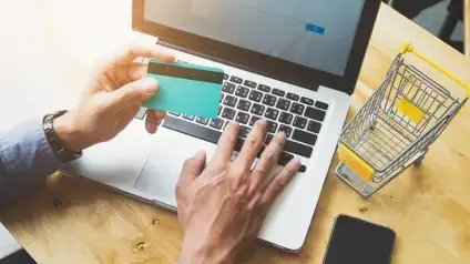 Як убезпечити себе від шахраїв під час новорічного онлайн-шопінгу