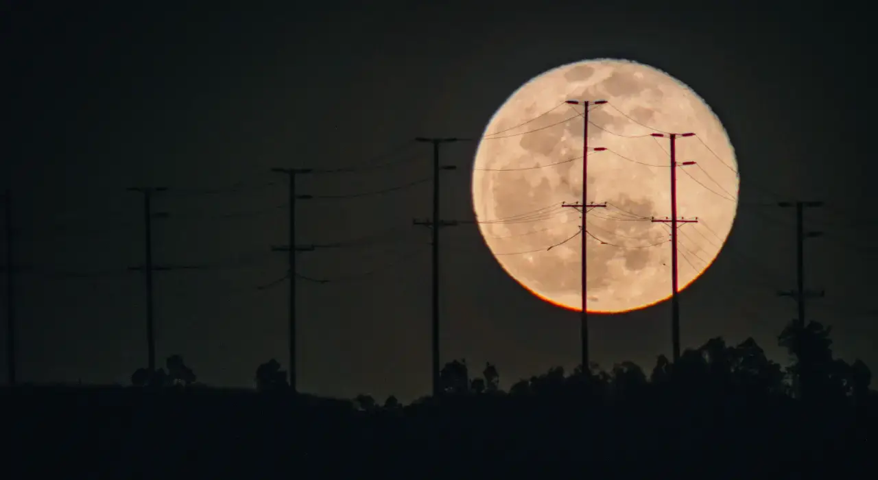 Місяць можуть перетворити на гігантську електростанцію — проєкт Японії