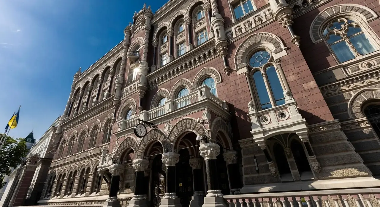Кого та на скільки оштрафував НБУ в березні