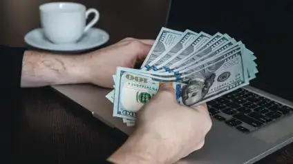 Які зарплати отримують держслужбовці в Україні
