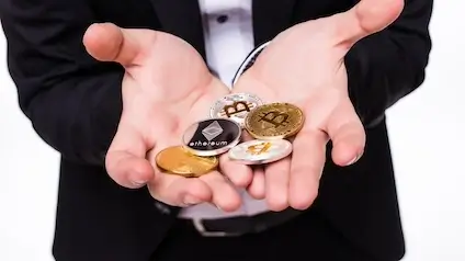 Біткоїн vs Ethereum: хто переміг у липневій ETF-битві