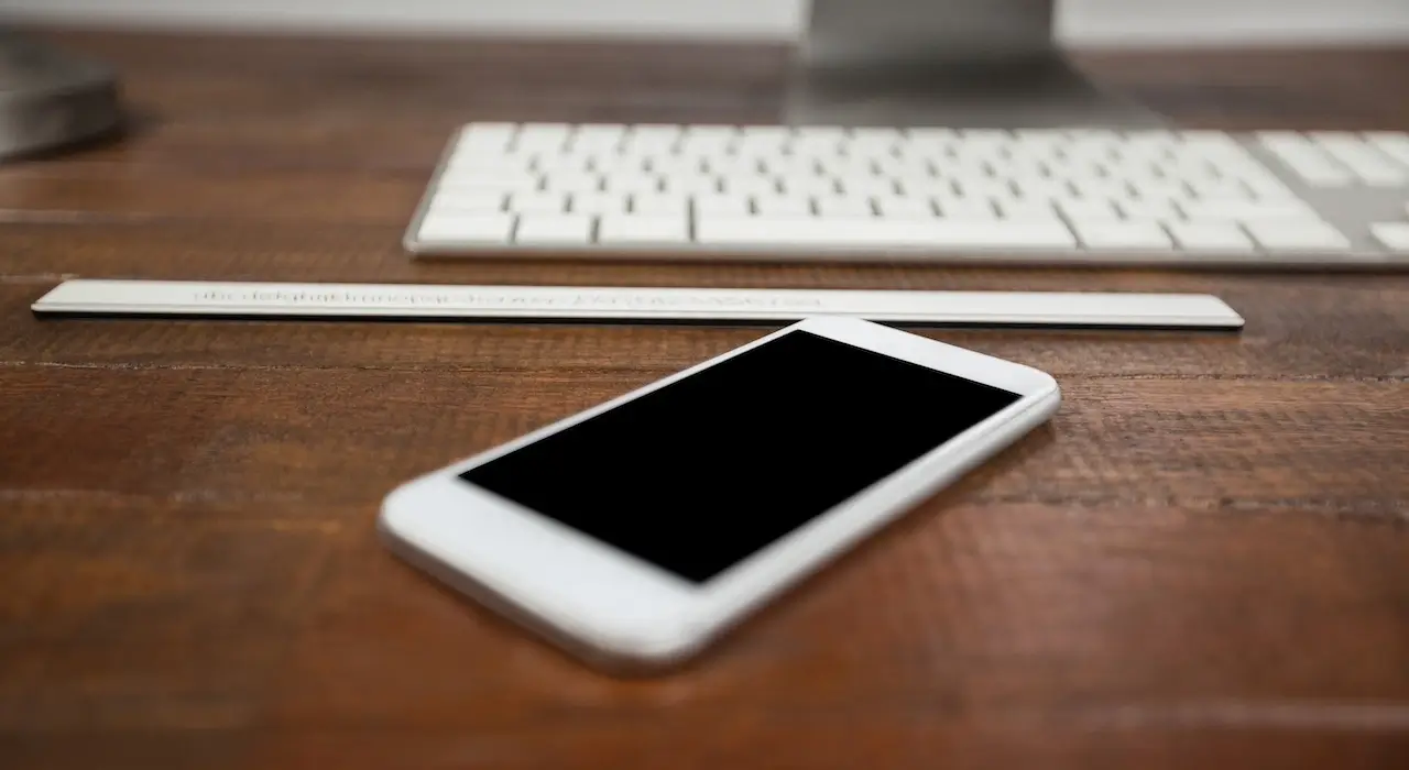 Чи можна використати старий iPhone замість криптогаманця — відповідь експертів