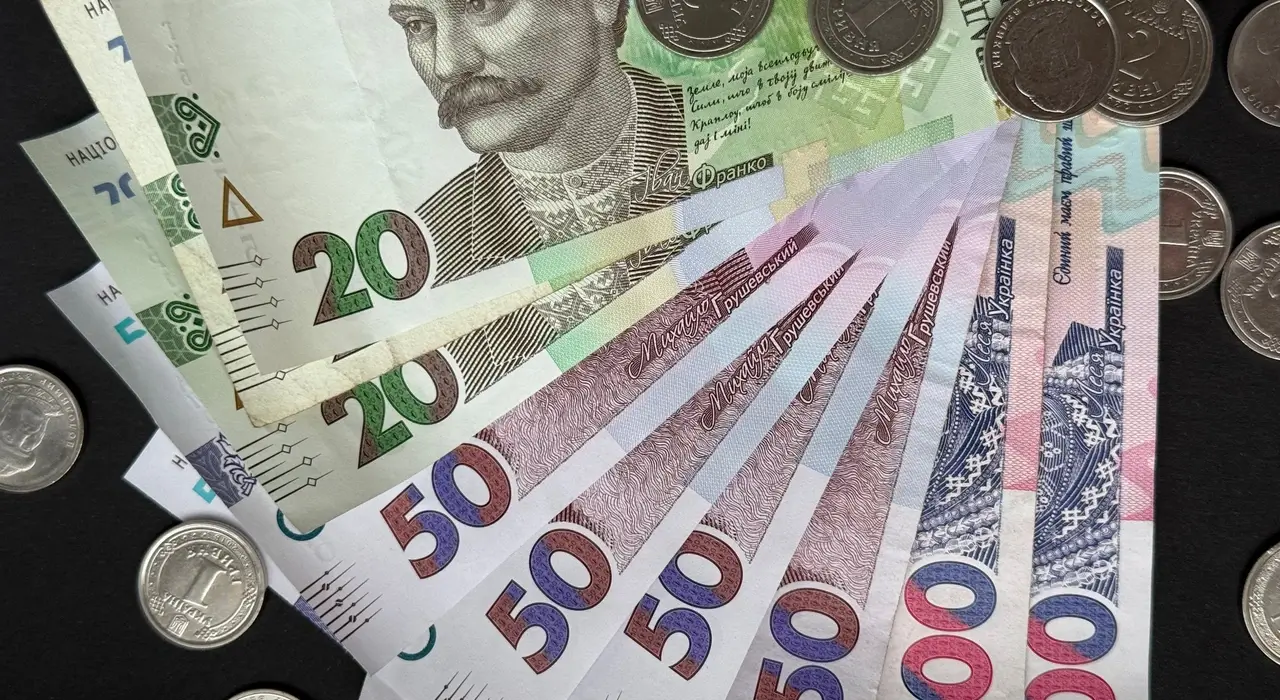 Скільки грошей втрачає Україна від зарплати у конвертах